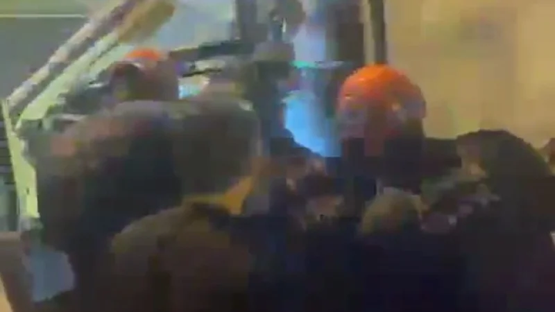 Adana’da Otobanda Korkutan Kaza! Araçta Sıkışan Yaralıyı Cankur Ekipleri Kurtardı