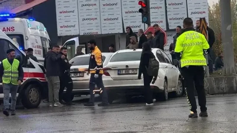 Ağrı’da Cezaevi Köprüsü Çıkışında Kaza: 3 Yaralı