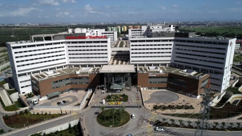 Adana Şehir Hastanesi’nde Silahlı Dehşet! Kızına Ateş Açmak İsteyen Baba Özel Harekât Operasyonuyla Yakalandı