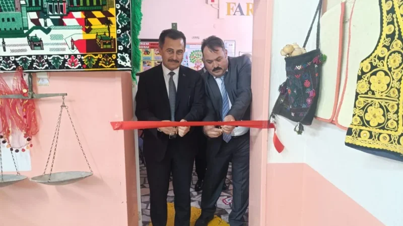 Bolvadin’de Ceylan Emet İlkokulu “Kültür Evi” açıldı
