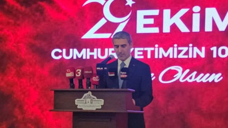 Vali Aktaş: Cumhuriyetimizi her alanda güçlendirerek gelecek nesillere taşımalıyız