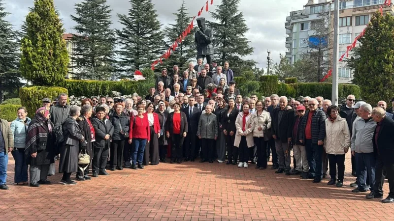 Yeni Parti’den Atatürk Anıtı’na çelenk sunumu