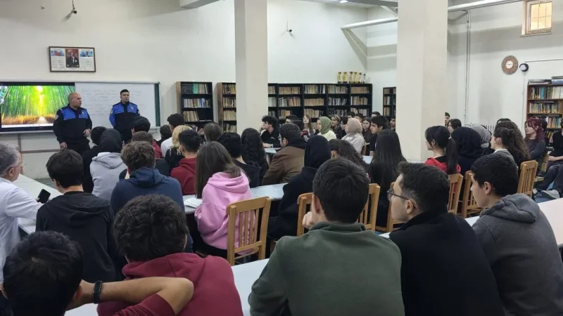 Polis ekipleri, Afyon’da gençleri bilinçlendiriyor