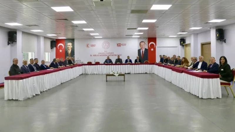 Amasya’da Lise Müdürleriyle Eğitim Değerlendirme Toplantısı