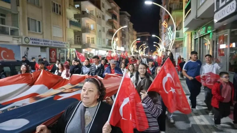 Sandıklı’da Cumhuriyet için Bayrak Yürüyüşü